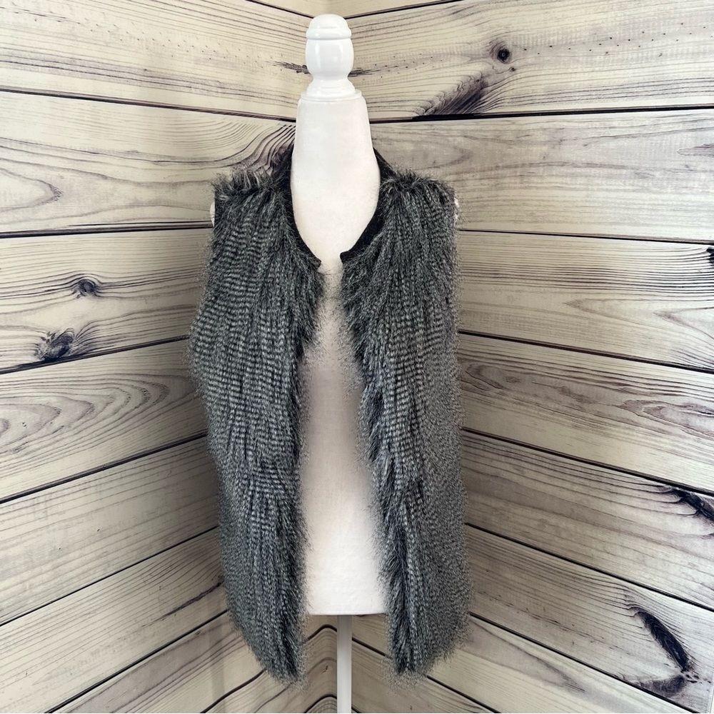 Design History Grey Faux Fur Open Vest Size Medium